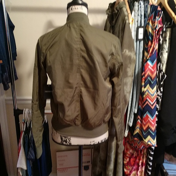 🎈 Forever 21 Satin Bomber Lightweight Jacket, NWT - Picture 5 of 8